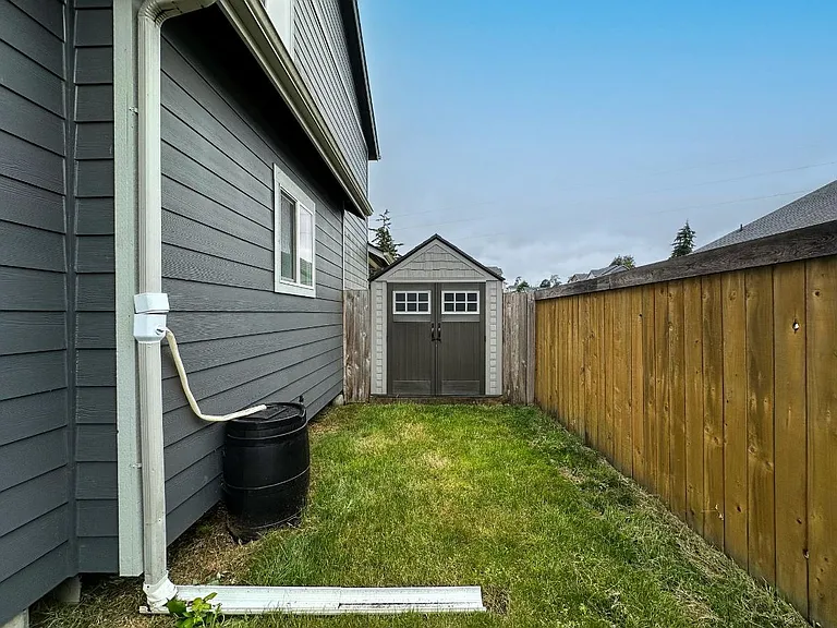 702 Hubbard Rd SE — Photo 40
