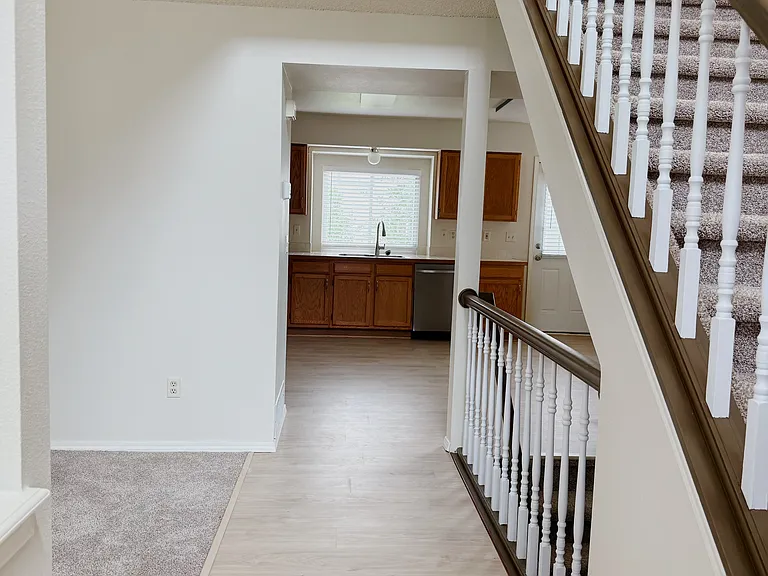 8061 Scarborough Dr — Photo 8