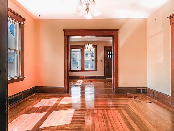 3rd image of 228 Brook St