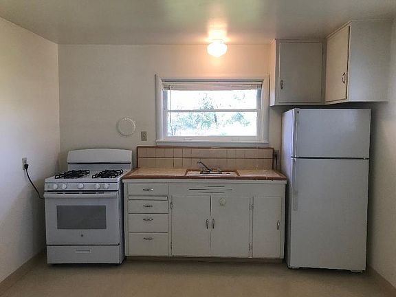 3rd image of 823 Healdsburg Ave