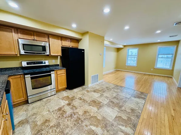 163 Atwells Ave APT 3R, Providence, RI 02903