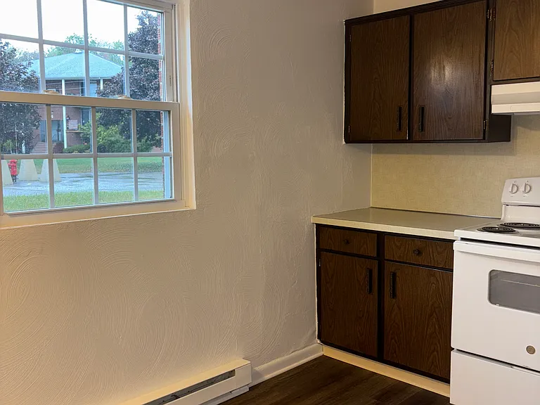 Governor Weare Apartments — Photo 20