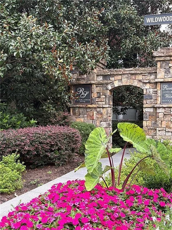 3 bed, 3.5 bath, 3684 sqft, $3,500 — Photo 2