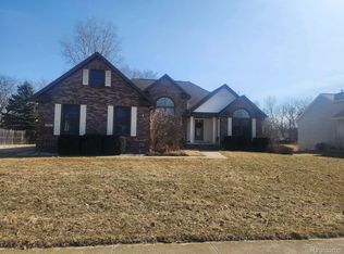 203 Primrose Ln, Flushing, MI 48433