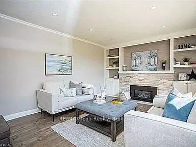 319 Ridgewood Cres S #MAIN — Photo 3