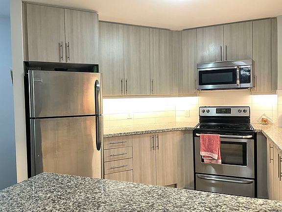 4th image of 24 Woodstream Blvd Unit 905