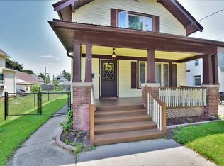 927 N 10th St, Manitowoc, WI 54220