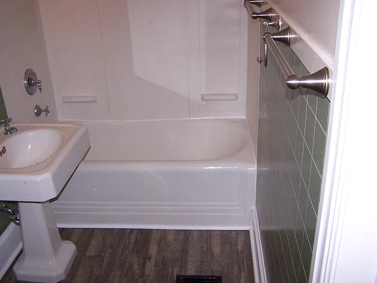 160 E Penn St — Photo 14