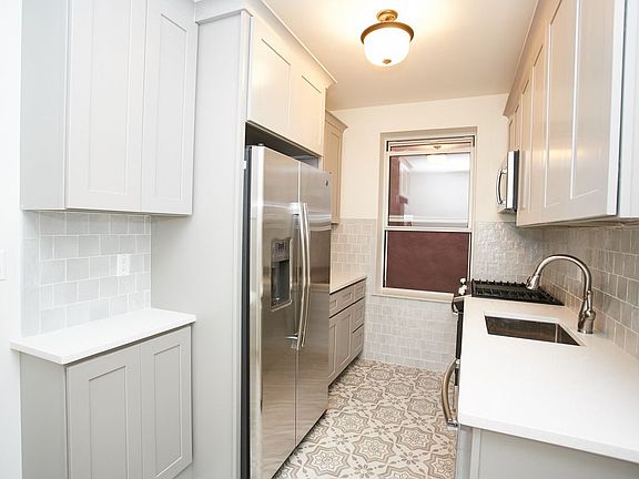 3rd image of 2912 Newtown Ave APT 3C