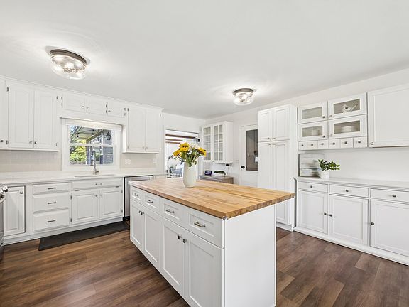 5th image of 5524 S Quincy St