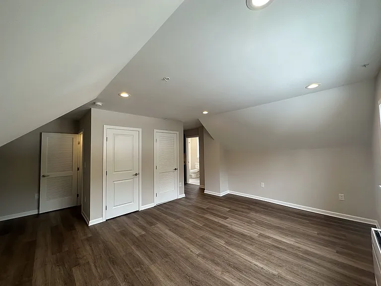 5508 Belair Road Apartments — Photo 16