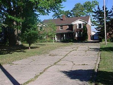 2nd image of 3115 E Erie Ave