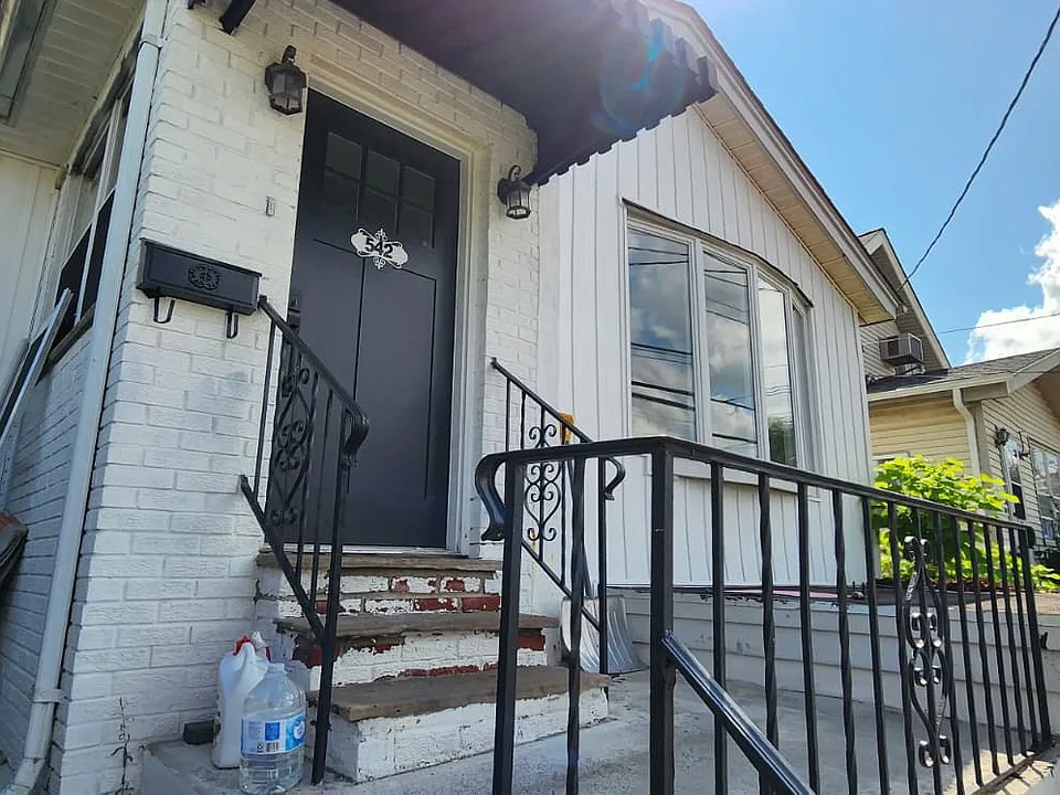 542 E 3rd Ave