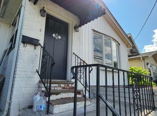 542 E 3rd Ave, Roselle, NJ 07203