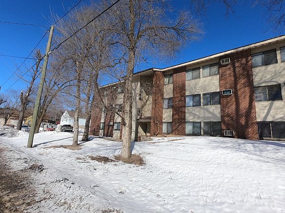 4th image of 820 N Benton Dr