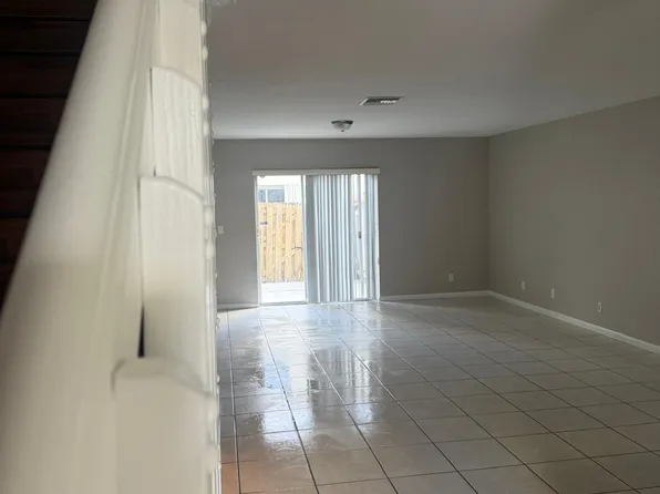 862 Summit Lake Drive, West Palm Beach, FL 33405