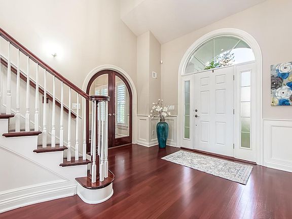 3rd image of 8462 Russett Ct
