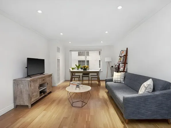 106 Central Park S APT 7O, New York, NY 10019