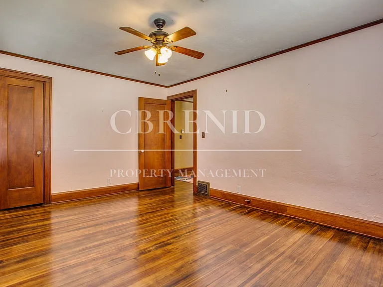1214 W Maine St — Photo 40