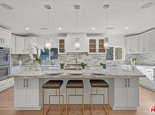 21091 Topochico Dr, Woodland Hills, CA 91364