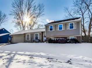 1925 Ridgefield Ln, Naperville, IL 60565