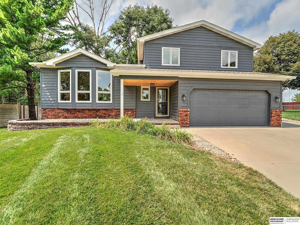 1st image of 4610 S 154th Avenue Cir