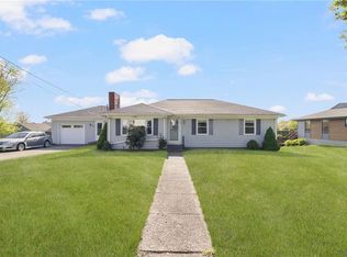 17 Varnum Ave, Bristol, RI 02809