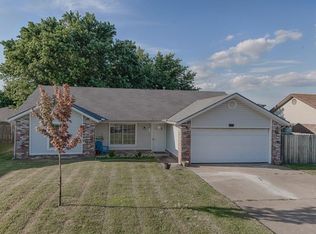 806 Michael St, Centerton, AR 72719