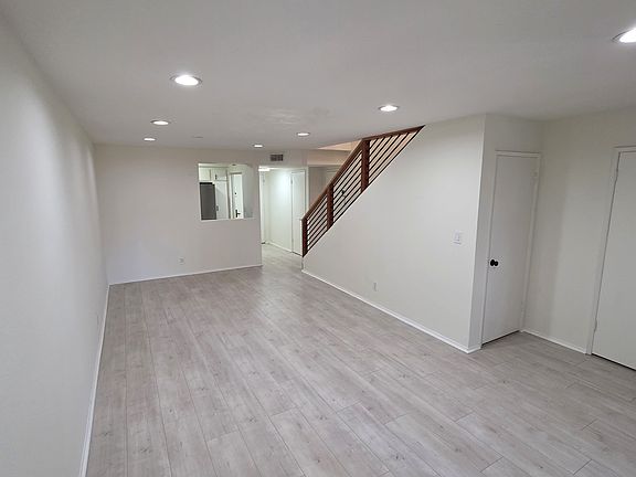 4th image of 15215 Magnolia Blvd Unit 130