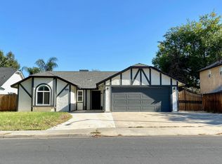 945 Palo Alto Ave, Clovis, CA 93612