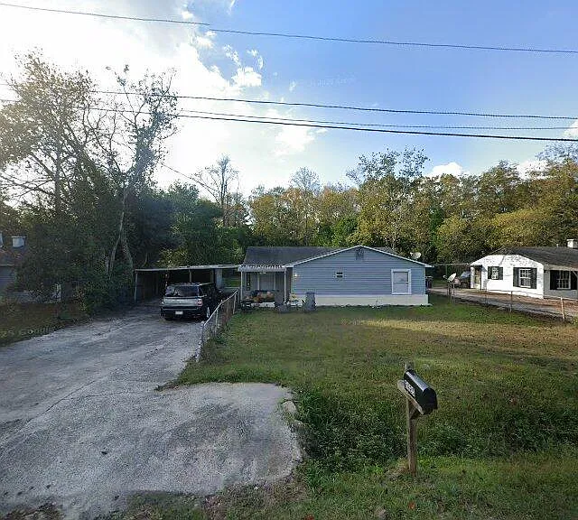 2425 Yates Dr — Photo 1