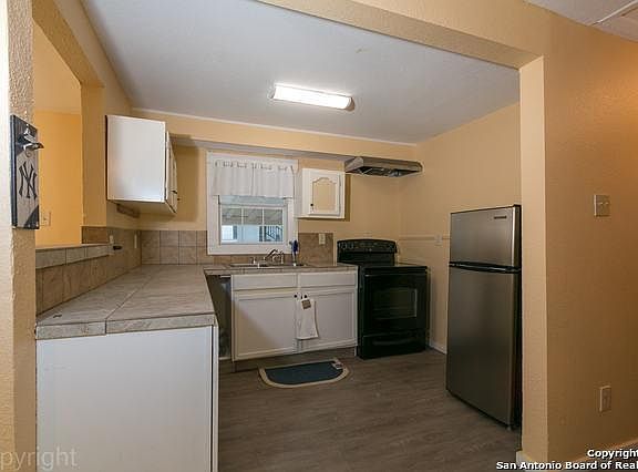 4th image of 560 Cincinnati Ave #D