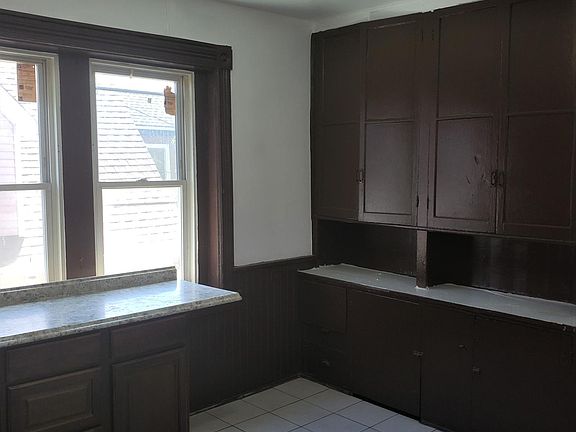 3rd image of 287 Northampton St