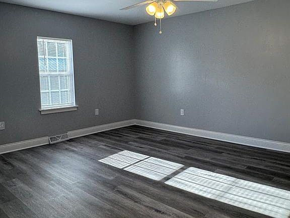 3rd image of 1109 Mary St