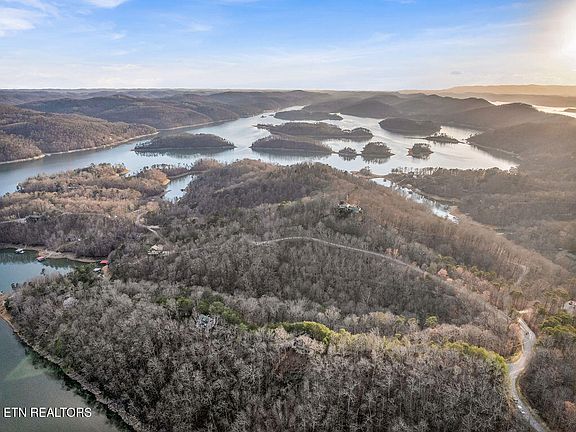 18th image of 31 Ridgeland Dr