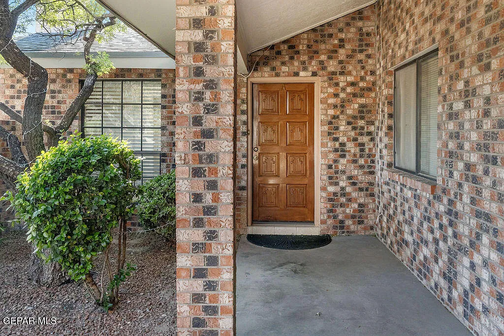 2 bed, 1.0 bath, 833 sqft, $1,275 — Photo 4