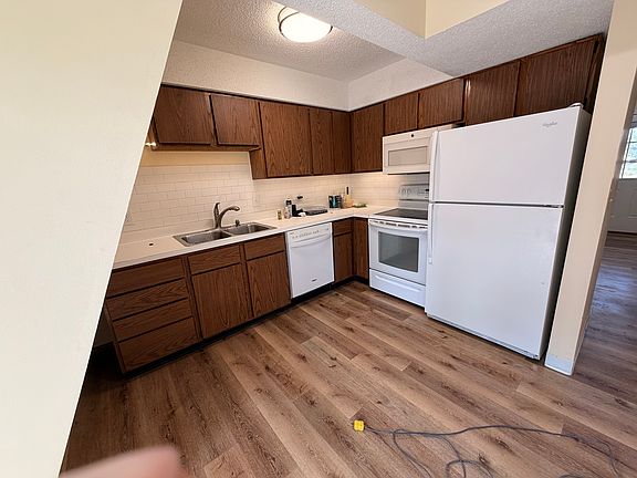 5th image of 419 W Cherokee Dr #429
