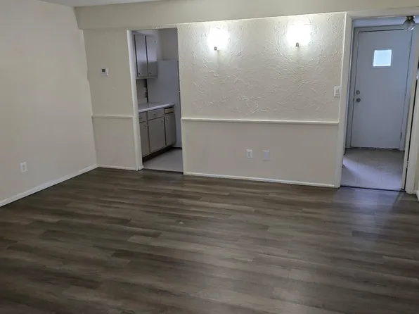 762 Mentor Ave APT 11, Painesville, OH 44077