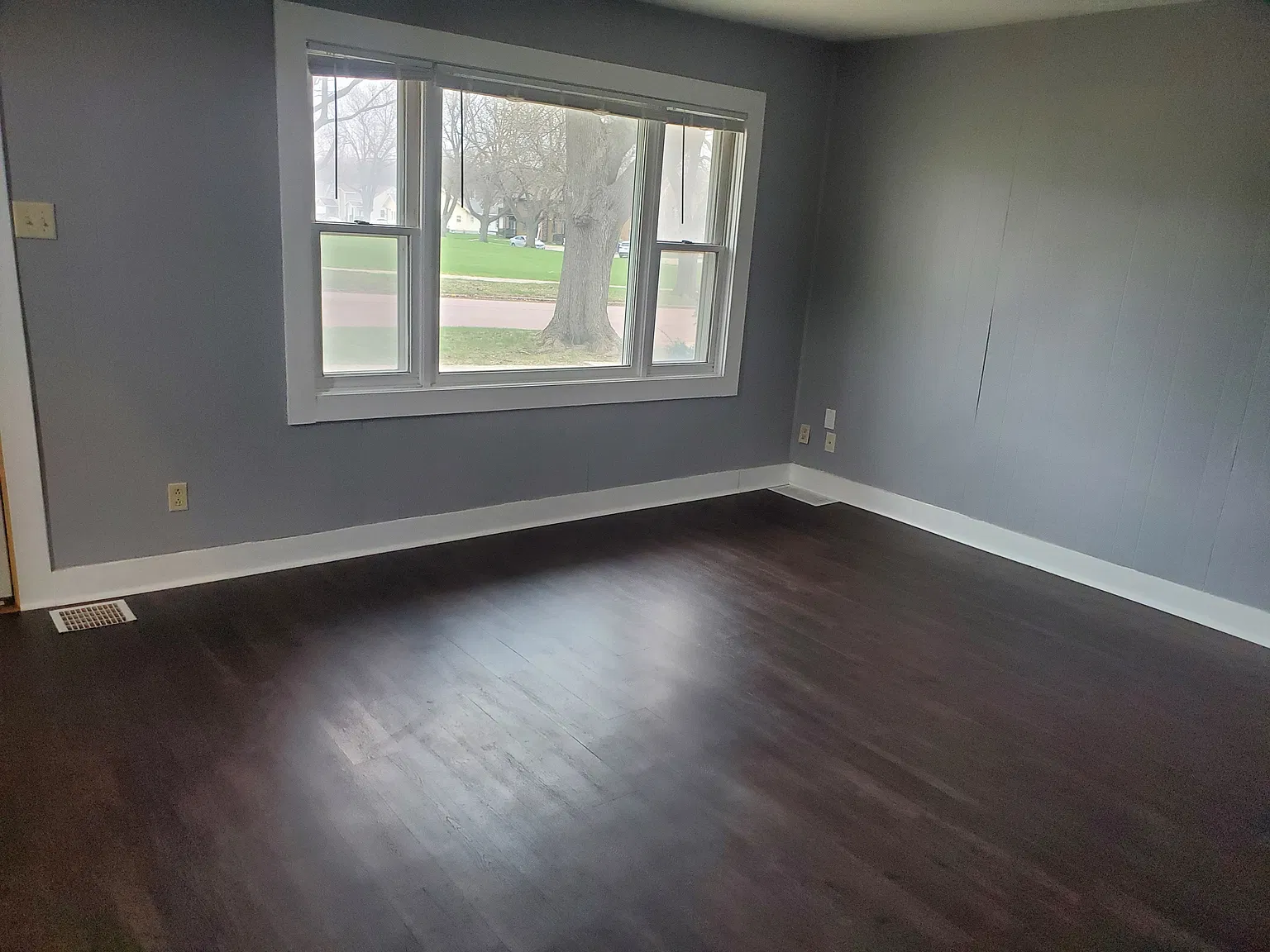 3 Bedroom 1 Bathroom Duplex — Photo 3