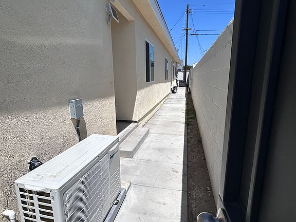 3rd image of 12066 Faye Ave