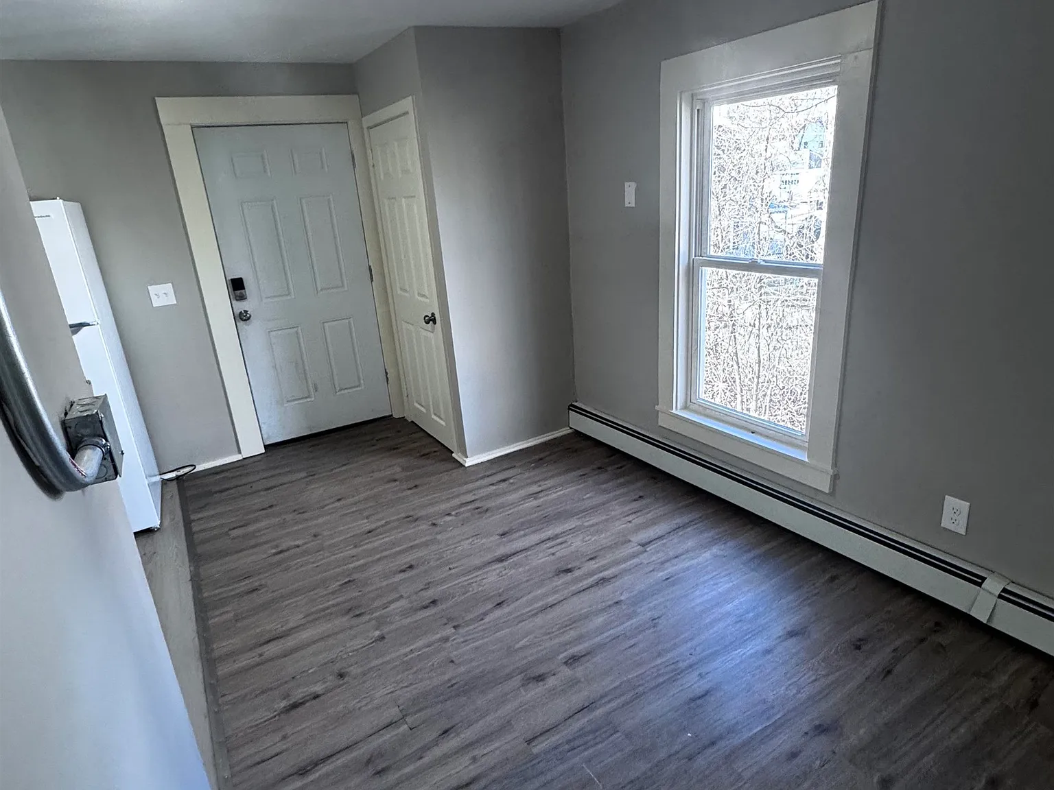 4 bed, 1.0 bath, 3596 sqft, $2,450 — Photo 2