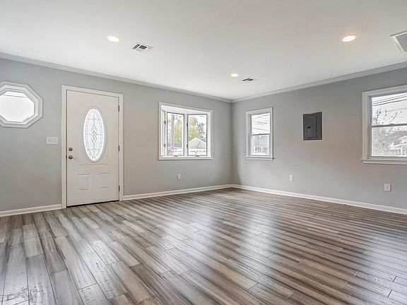 2nd image of 425 Walnut St