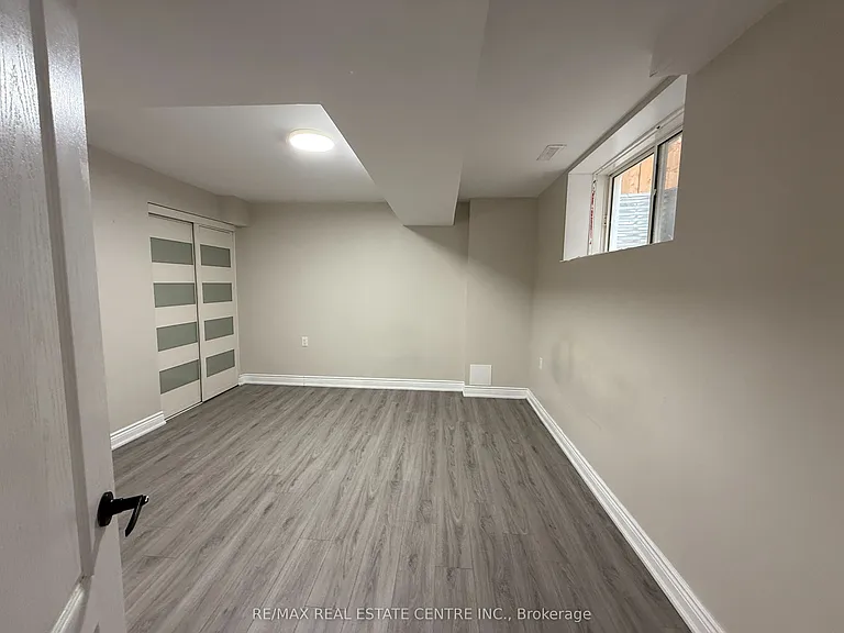 320 Sedgewood St #BASEMENT — Photo 12