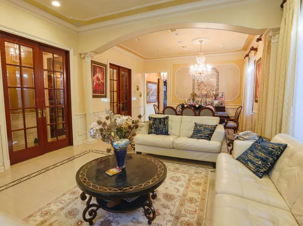 2555 West St, Brooklyn, NY 11223