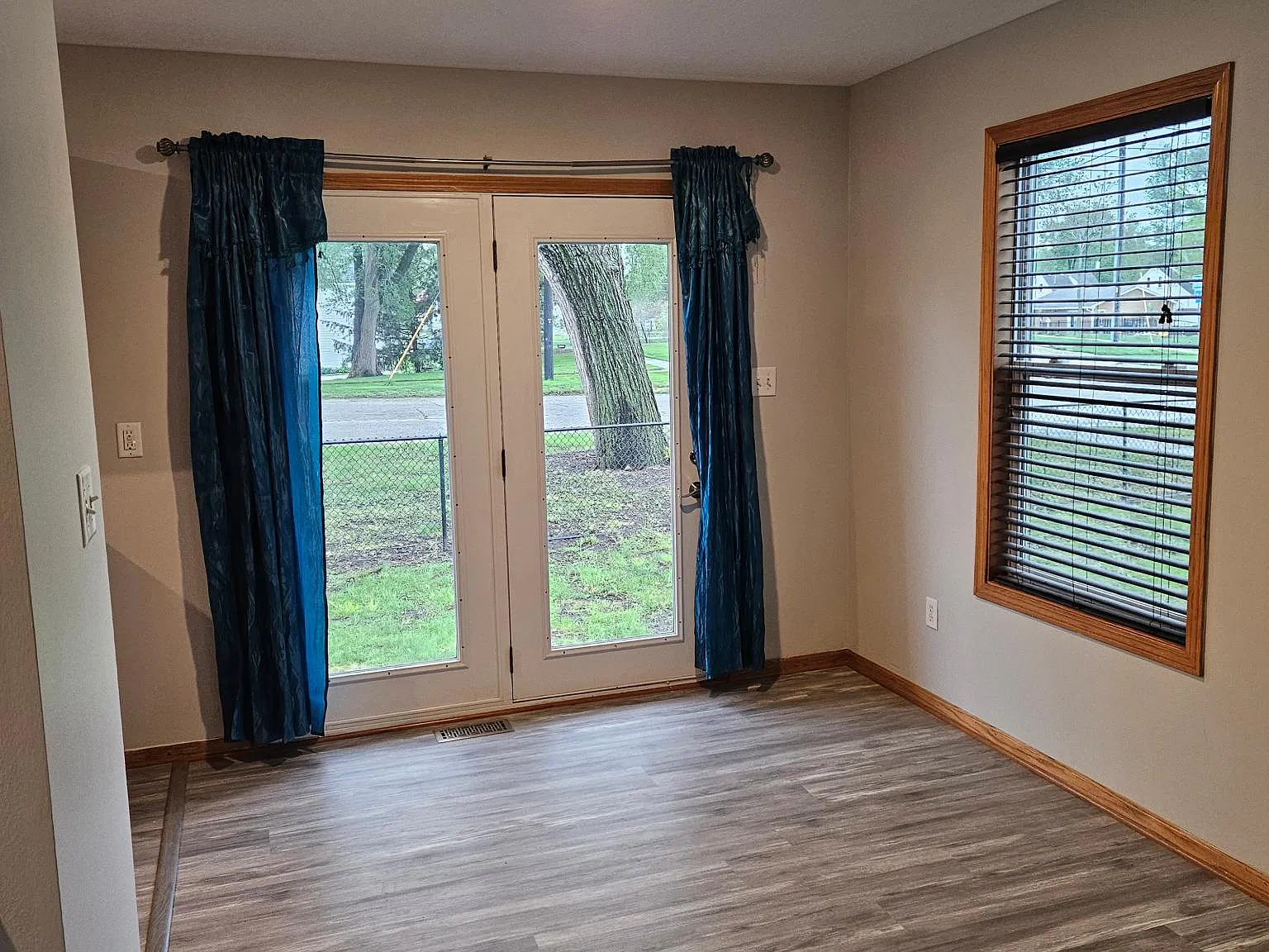 525 SE 9th St — Photo 3