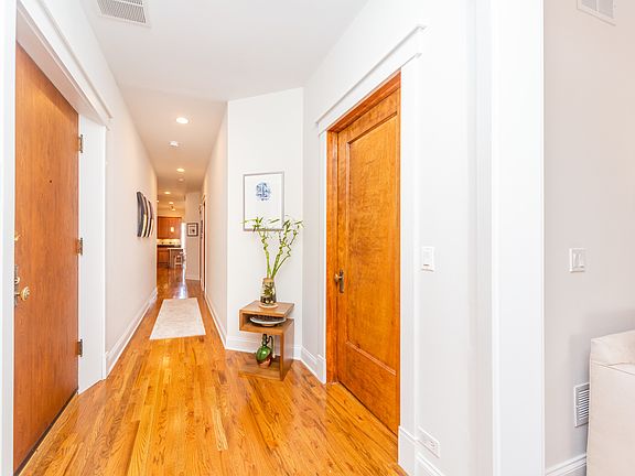 3rd image of 1222 W Elmdale Ave #3