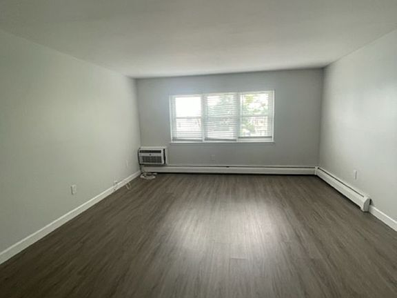 3rd image of 1126 Stratford Ave #C7