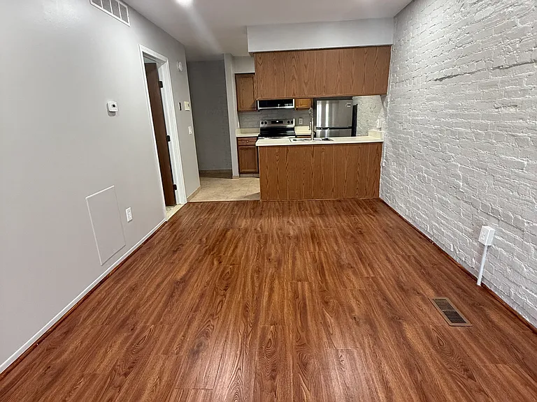 54 S Broadway St #15 — Photo 8