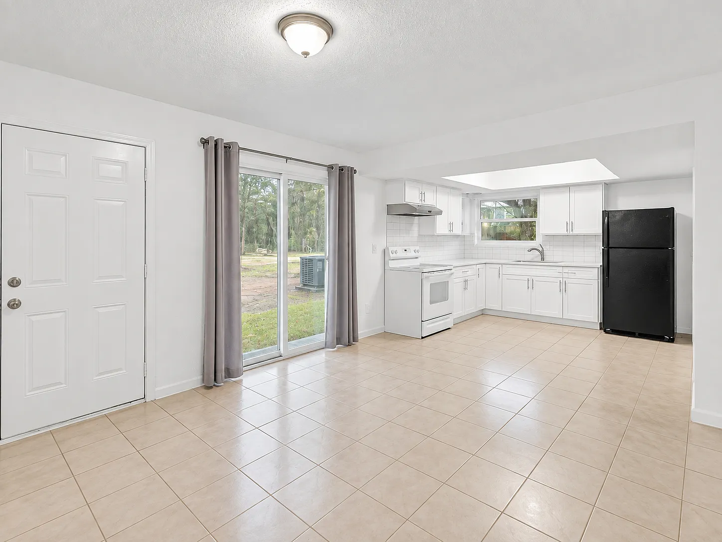 4 bed, 2223 sqft, $1,700 — Photo 3