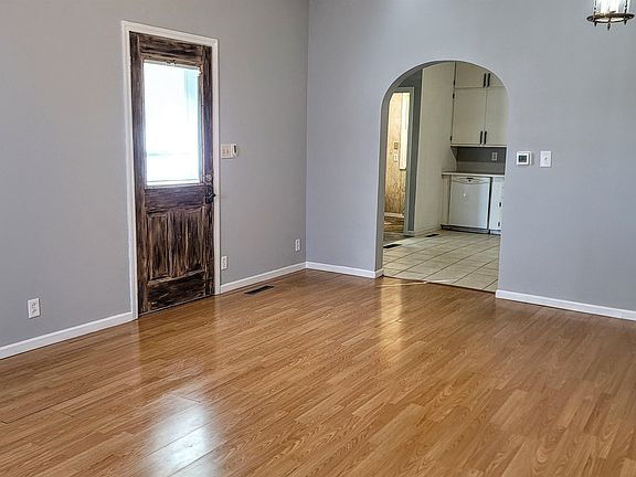 5th image of 206 E 27th St